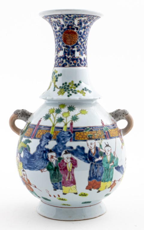 CHINESE EXPORT PORCELAIN VASE