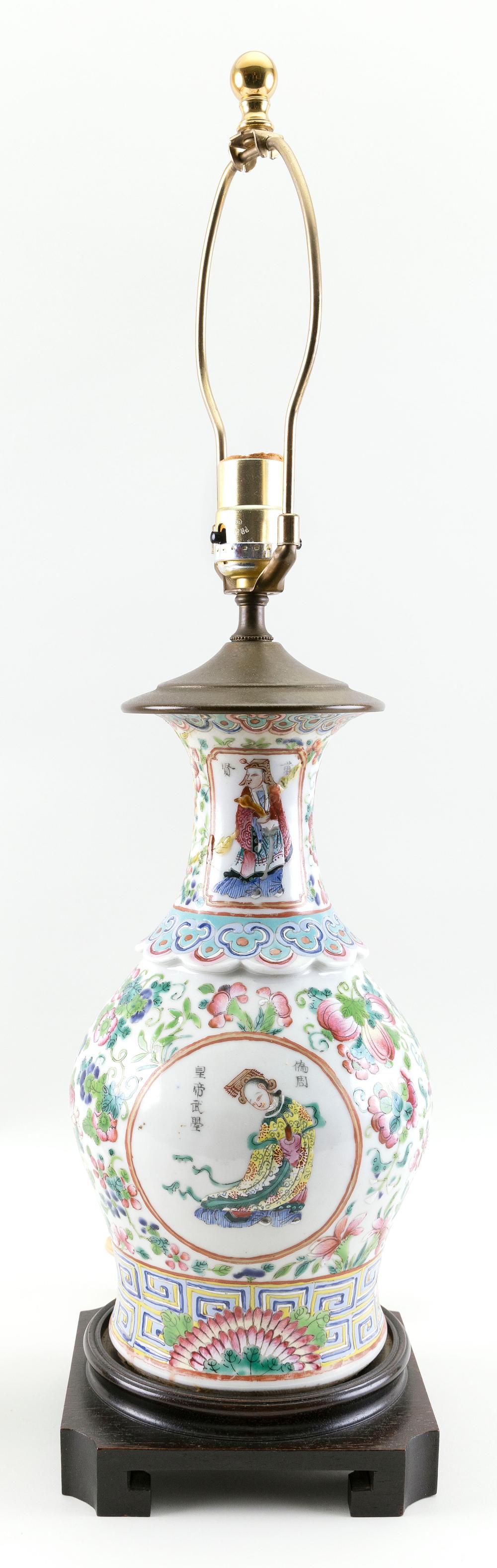 CHINESE EXPORT PORCELAIN VASE