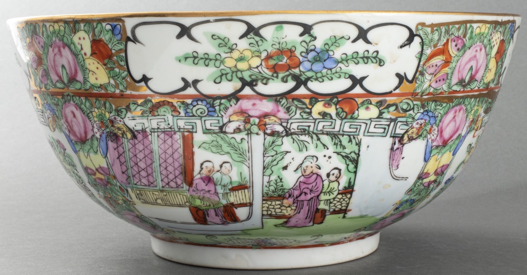 CHINESE EXPORT ROSE MEDALLION