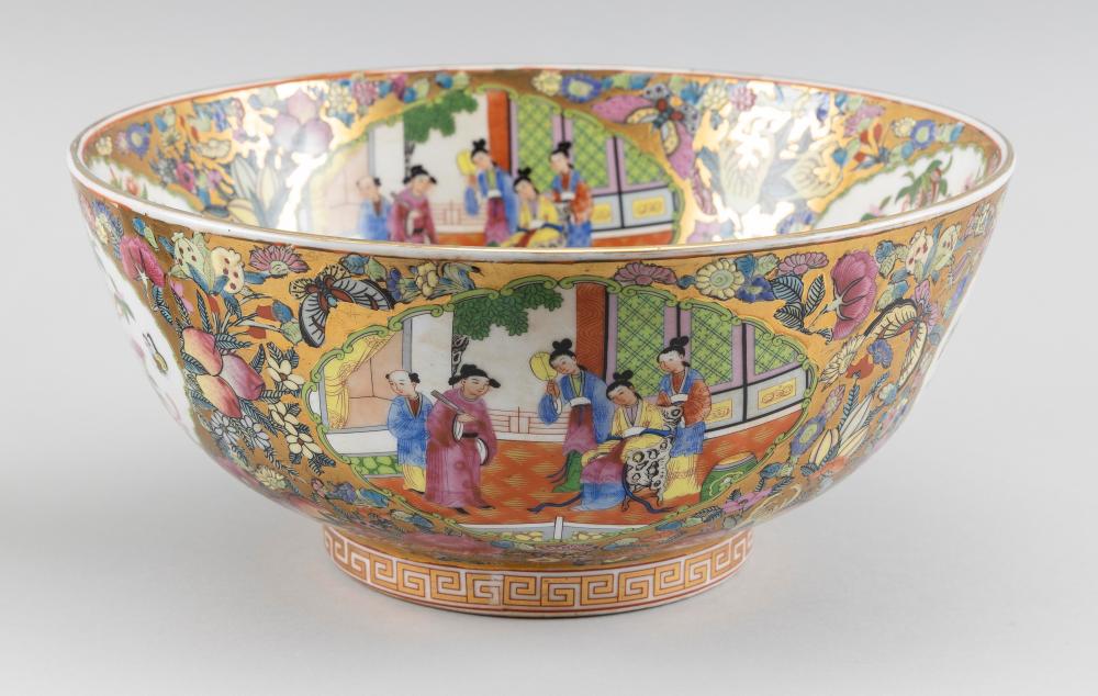 CHINESE EXPORT ROSE MEDALLION