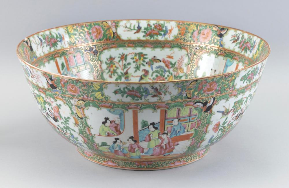 CHINESE EXPORT ROSE MEDALLION