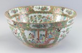CHINESE EXPORT ROSE MEDALLION