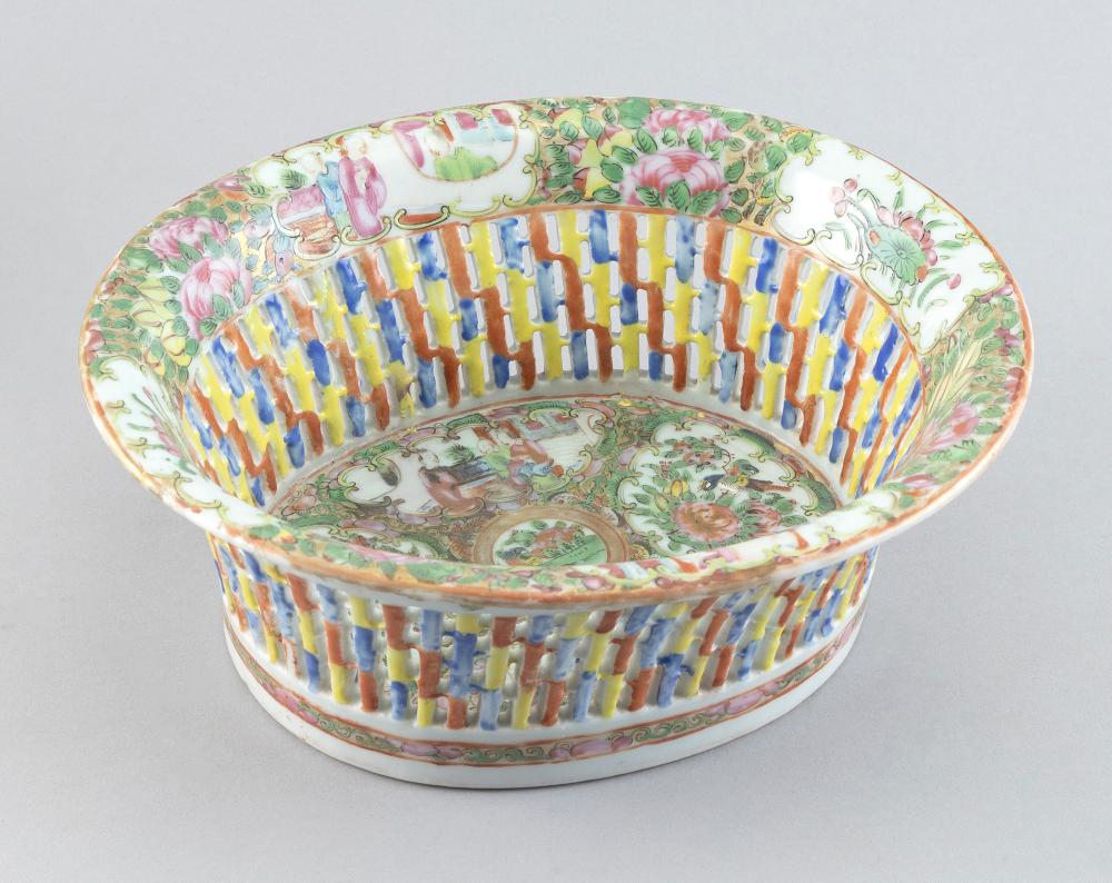 CHINESE EXPORT ROSE MEDALLION