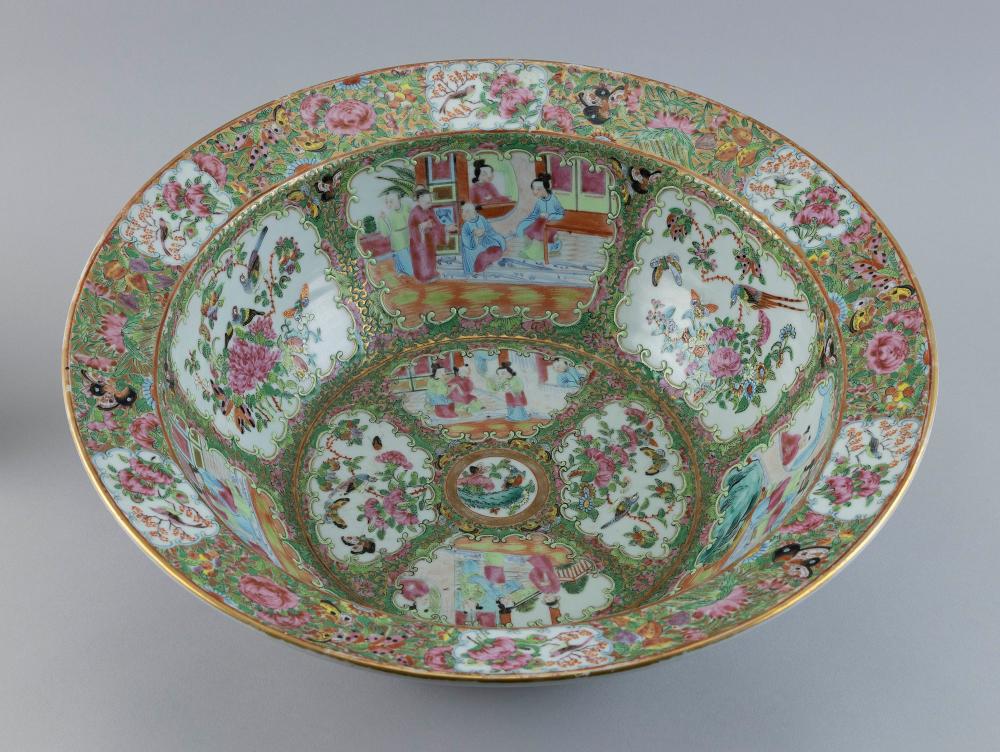 CHINESE EXPORT ROSE MEDALLION