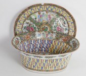 CHINESE EXPORT ROSE MEDALLION