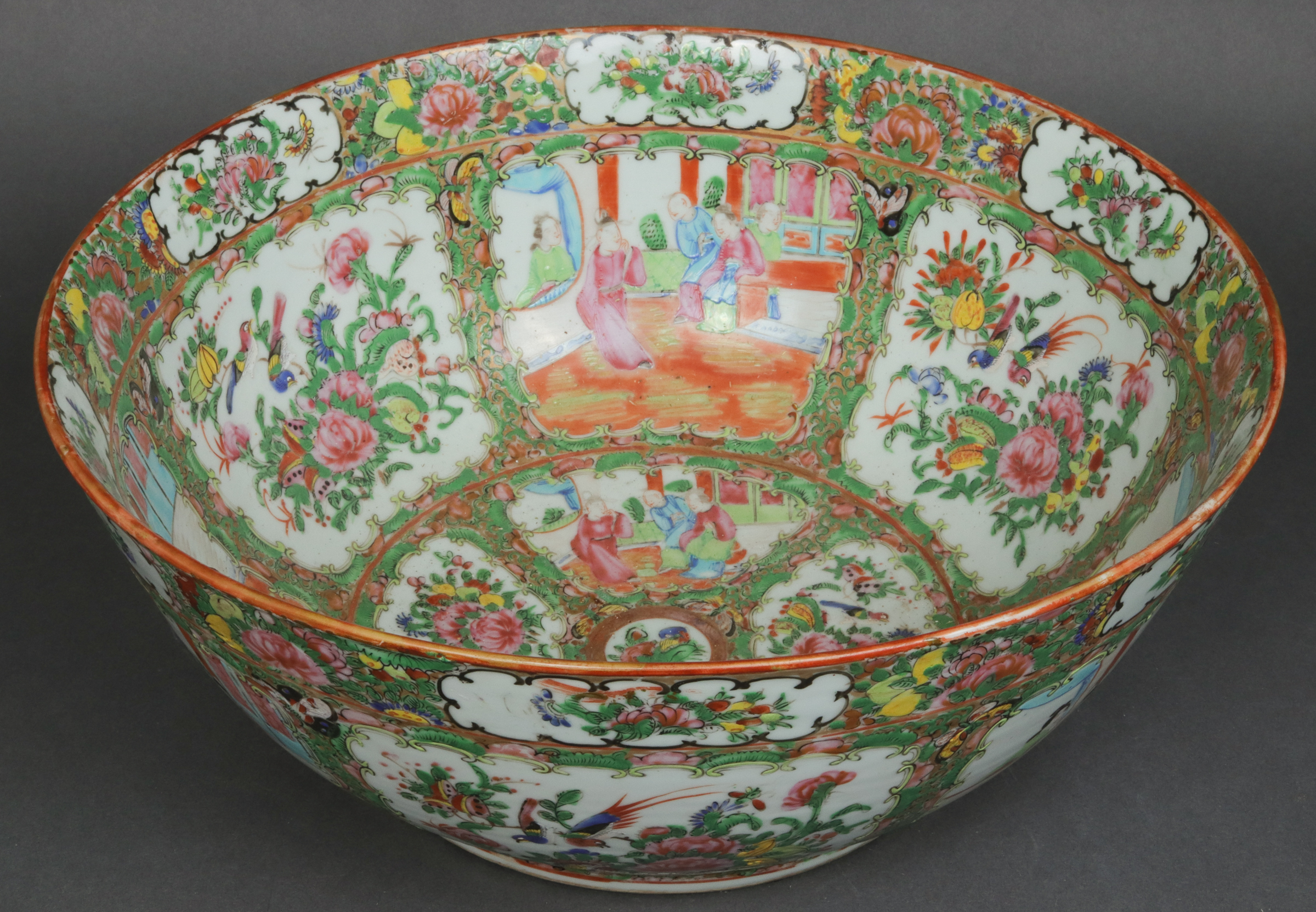 CHINESE EXPORT ROSE MEDALLION