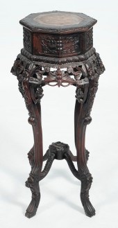 CHINESE EXPORT STAND WITH ROUG