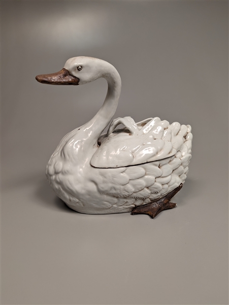 Chinese Export-style porcelain
