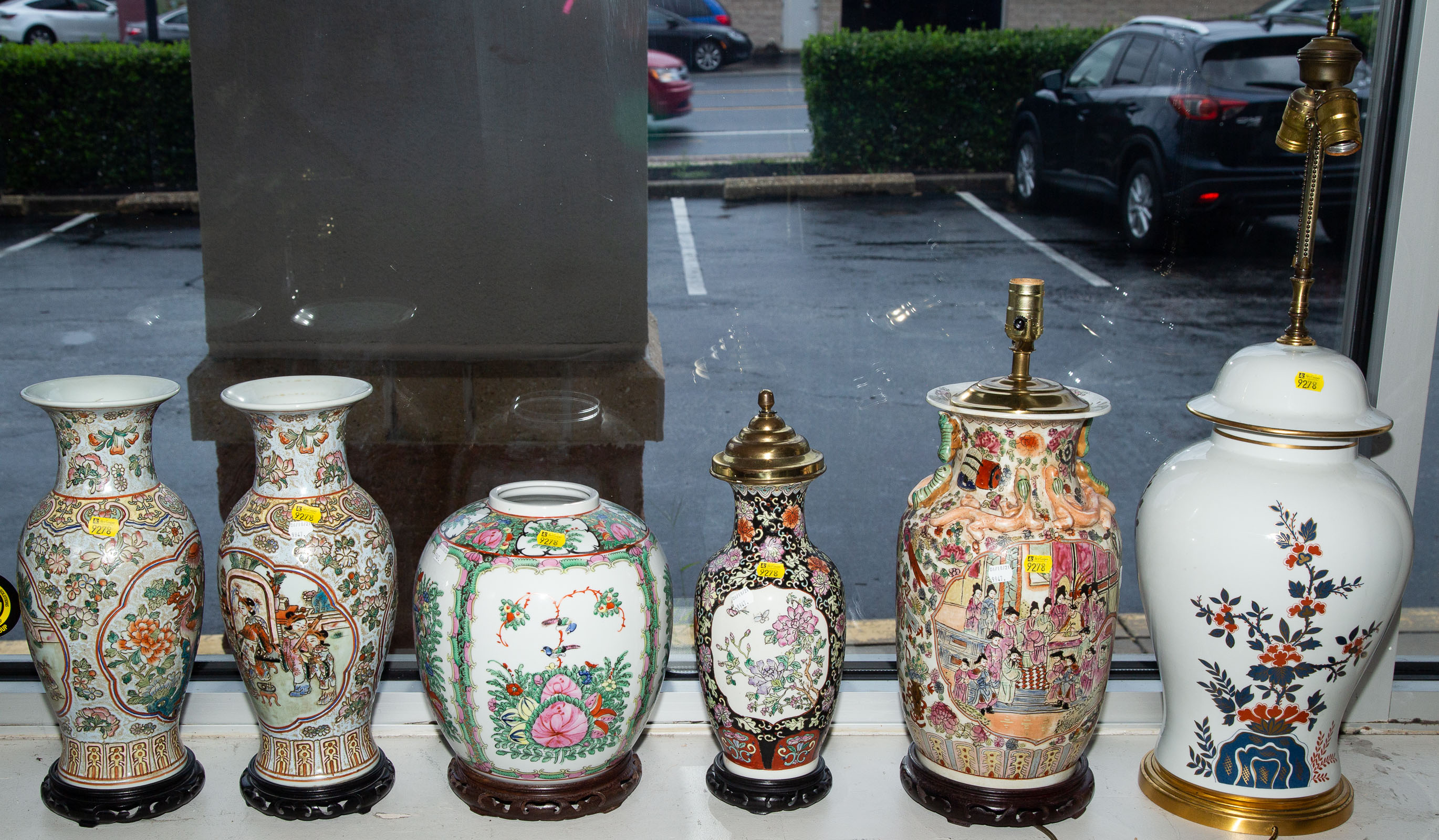 CHINESE EXPORT STYLE VASES &