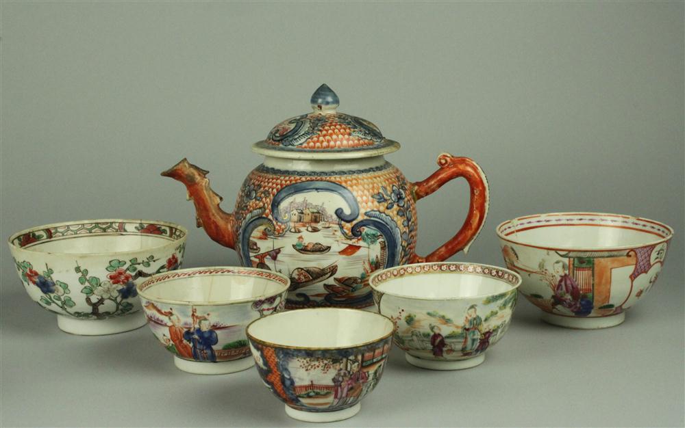 CHINESE EXPORT TEAPOT AND FOUR