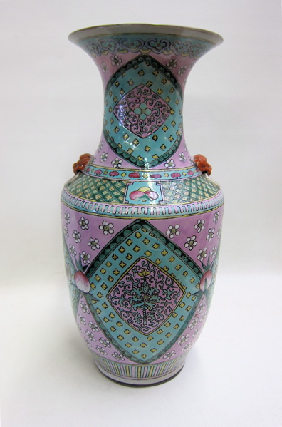 CHINESE FAMILE VERTE PORCELAIN VASE