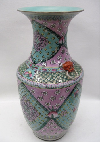 CHINESE FAMILE VERTE VASE