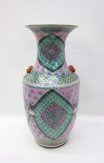 CHINESE FAMILE VERTE VASE