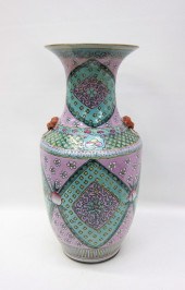 CHINESE FAMILE VERTE VASE enam