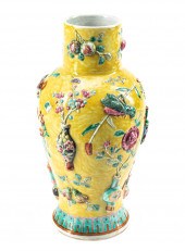 CHINESE FAMILLE JAUNE MOLDED P