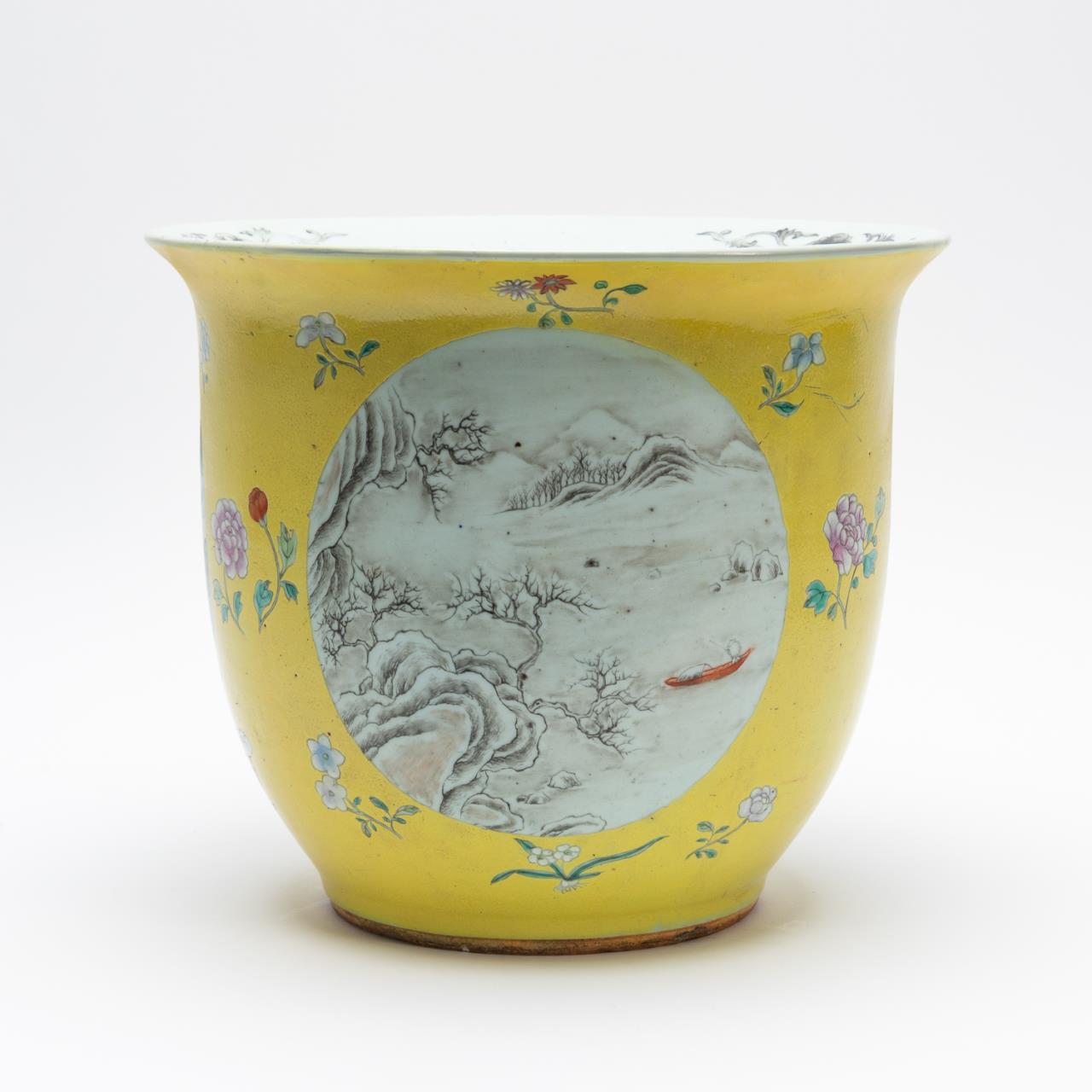 CHINESE FAMILLE JAUNE PLANTER W/