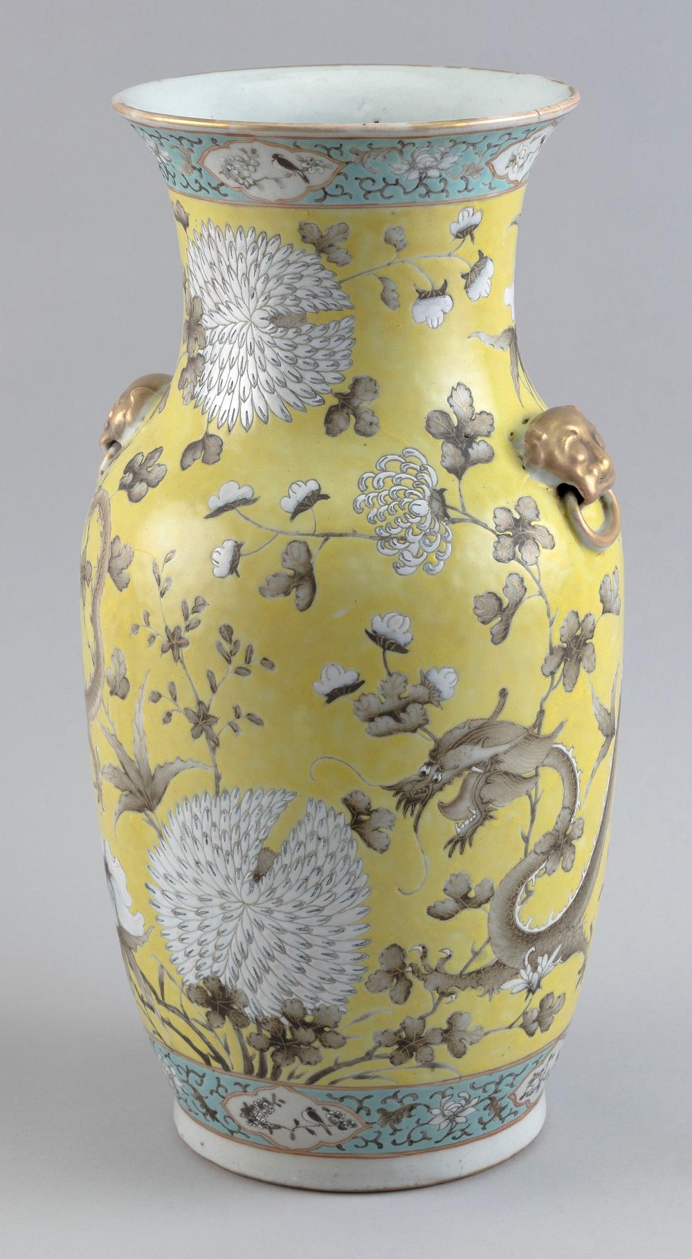 CHINESE FAMILLE JAUNE PORCELAIN