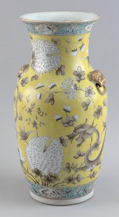 CHINESE FAMILLE JAUNE PORCELAI
