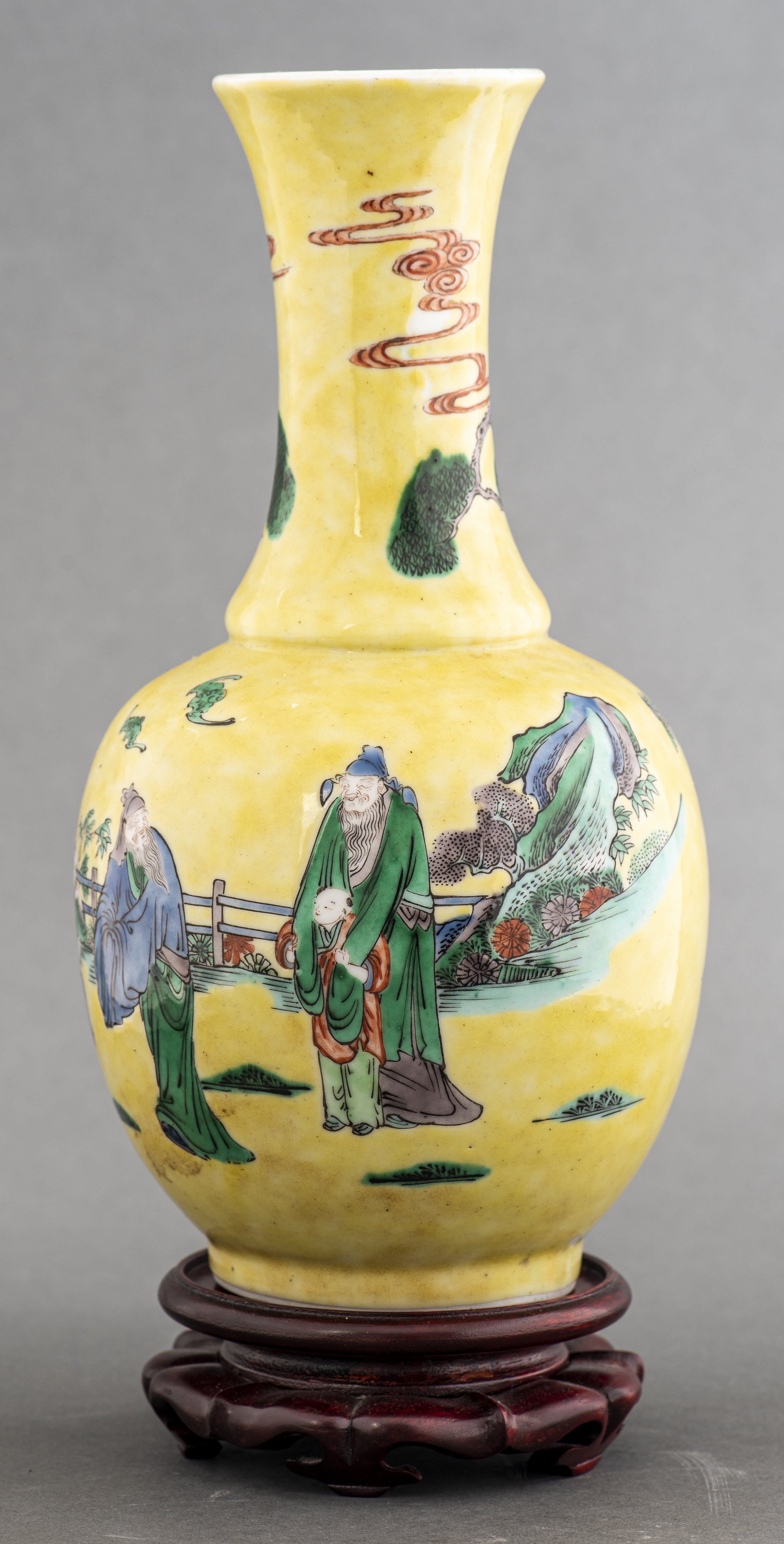 CHINESE FAMILLE JAUNE PORCELAIN