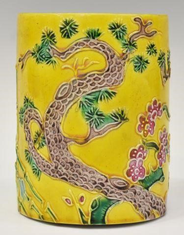CHINESE FAMILLE JAUNE PORCELAIN