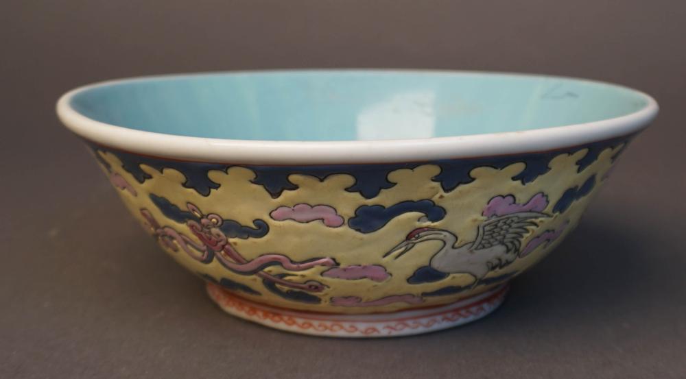 CHINESE FAMILLE JAUNE PORCELAIN