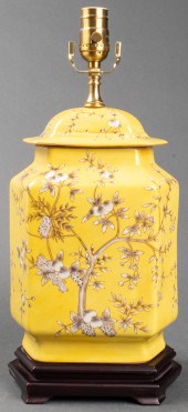 CHINESE FAMILLE JAUNE PORCELAI