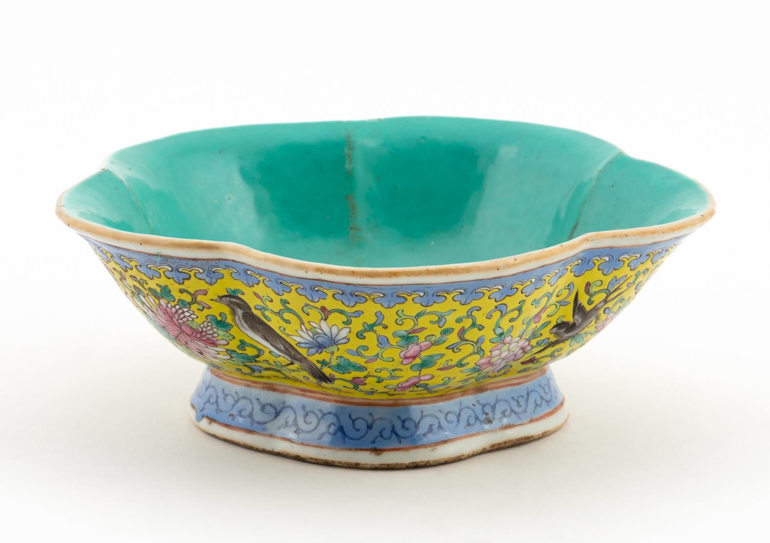 CHINESE FAMILLE JAUNE PORCELAIN