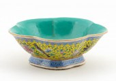 CHINESE FAMILLE JAUNE PORCELAI