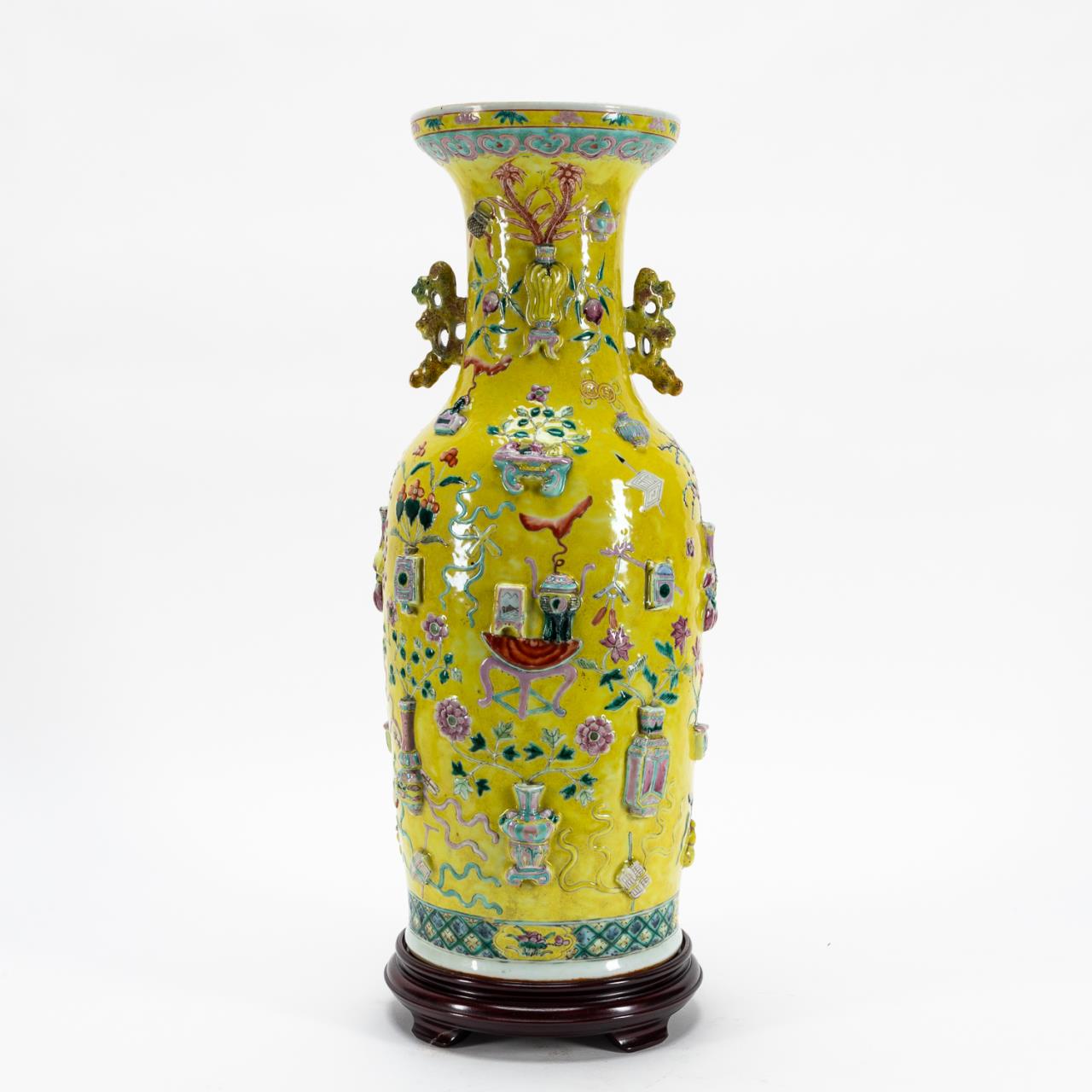 CHINESE FAMILLE JAUNE PRECIOUS