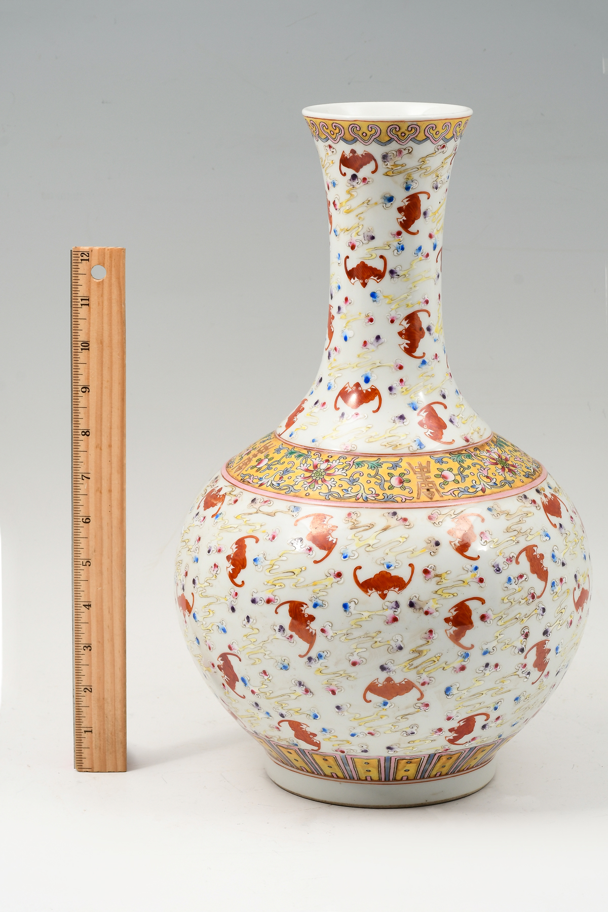 CHINESE FAMILLE JUANE PORCELAIN BAT