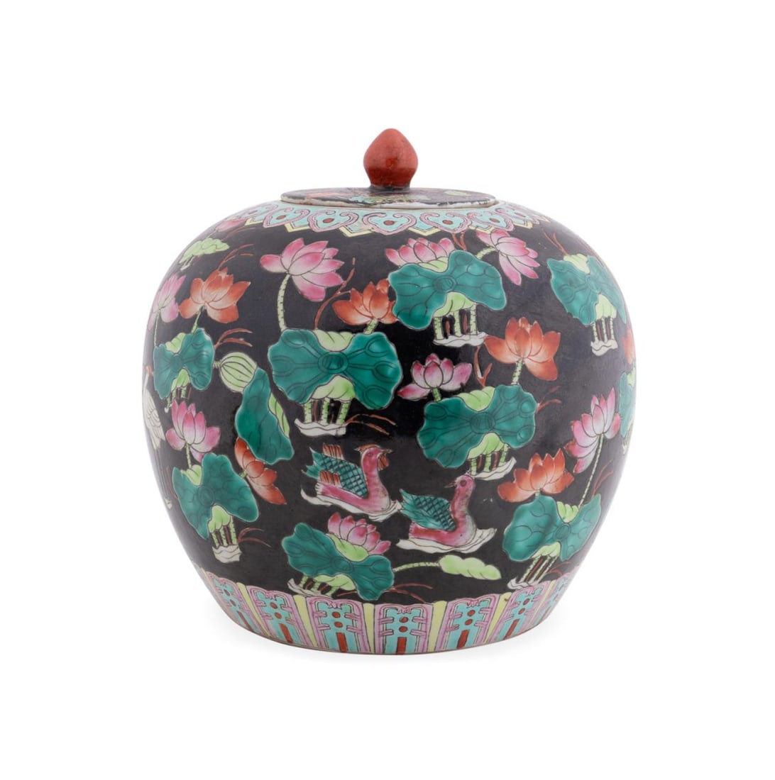 CHINESE FAMILLE NOIR LIDDED