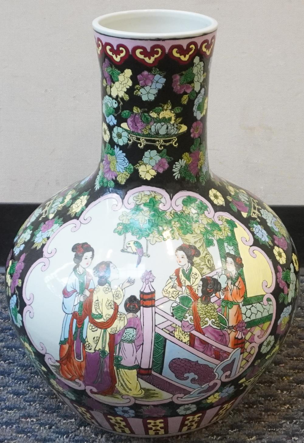 CHINESE FAMILLE NOIR VASE, H: 18