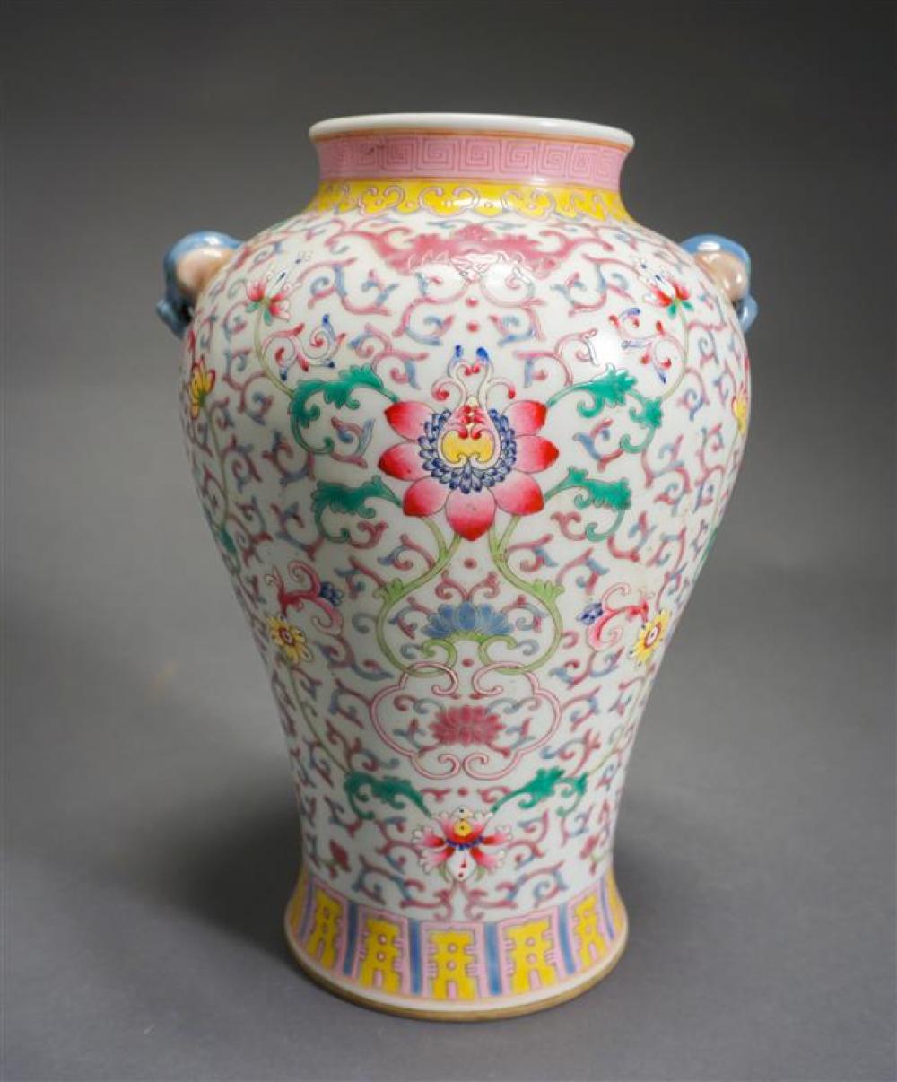 CHINESE FAMILLE ROSE AND FAMILLE