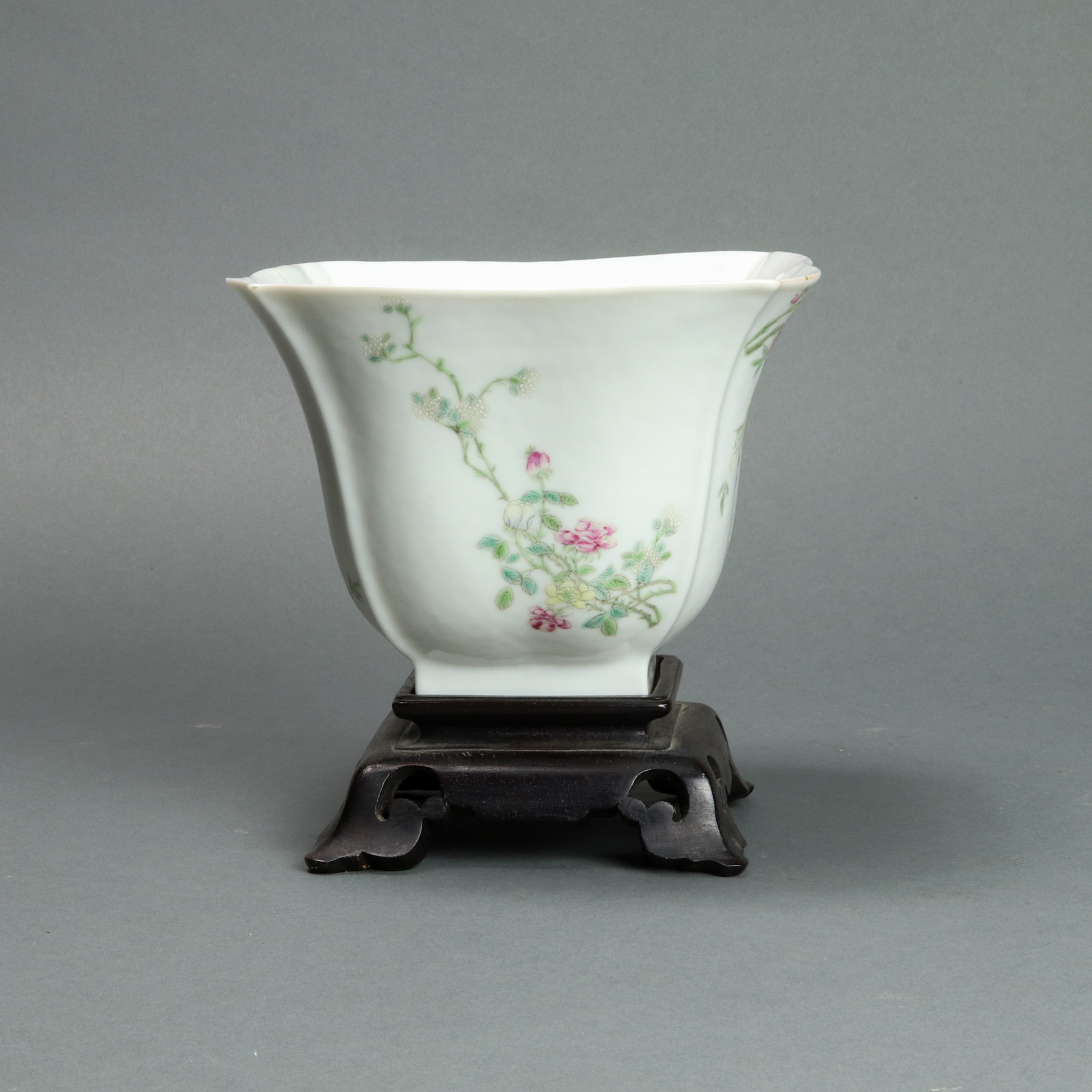 CHINESE FAMILLE ROSE BOWL Chinese