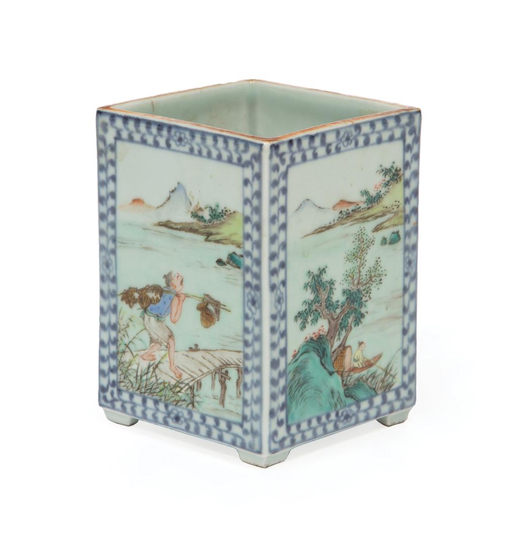 CHINESE FAMILLE ROSE DECORATED
