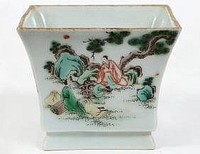 CHINESE FAMILLE ROSE DECORATED PORC