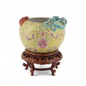 CHINESE FAMILLE ROSE DRAGON &