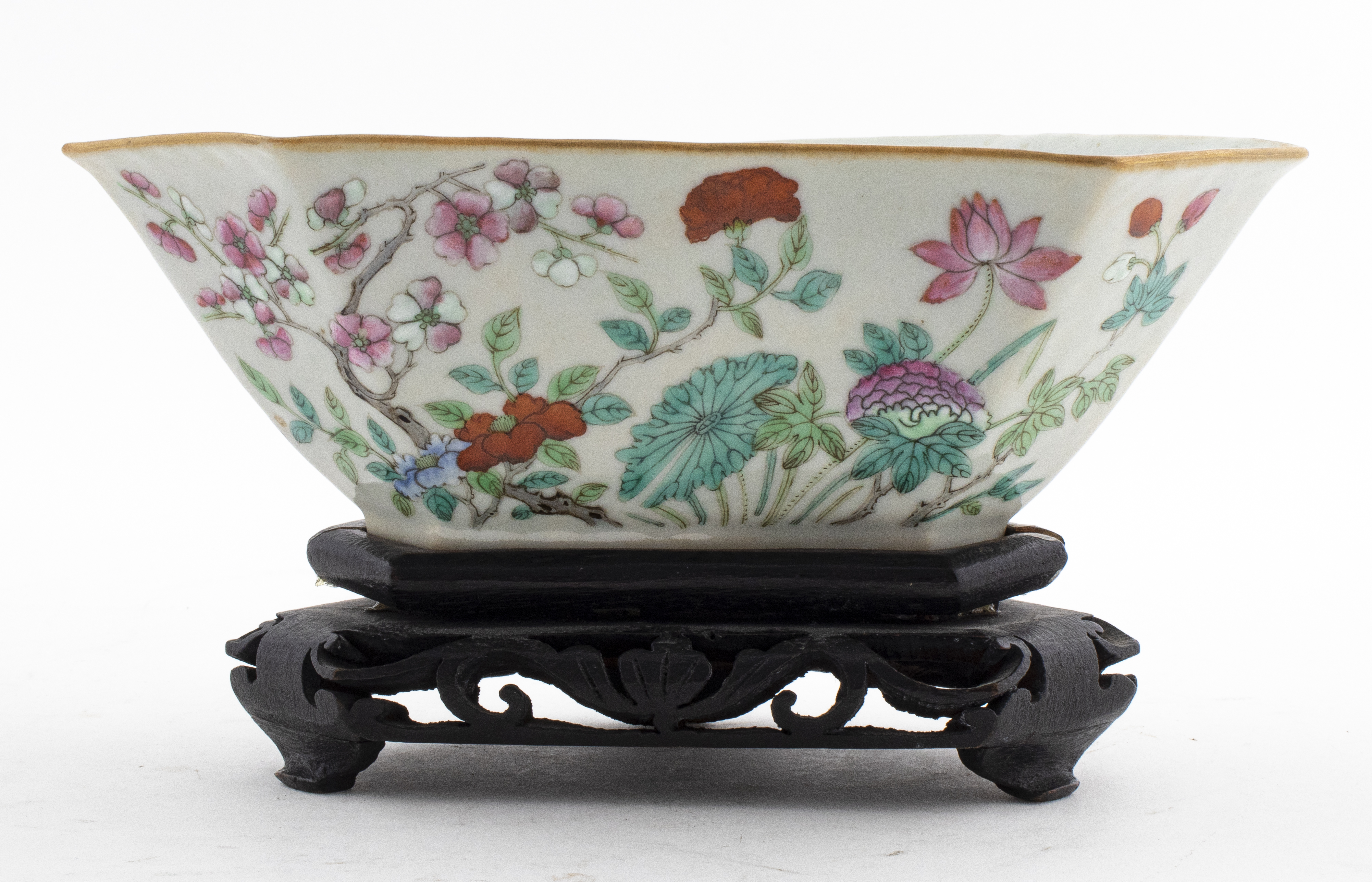 CHINESE FAMILLE ROSE FLORAL CERAMIC