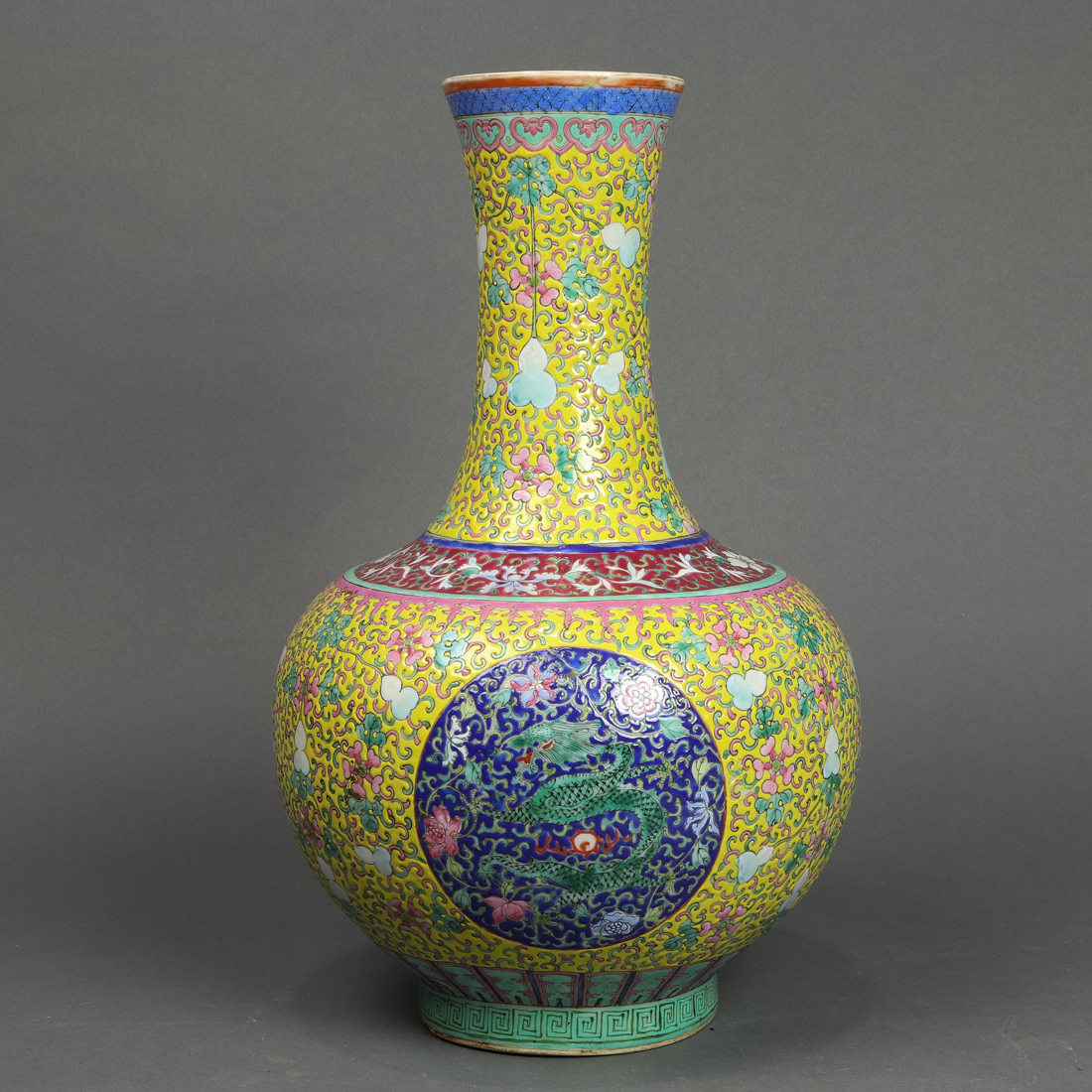 CHINESE FAMILLE ROSE GLOBULAR