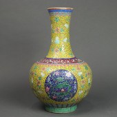 CHINESE FAMILLE ROSE GLOBULAR