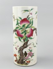 CHINESE FAMILLE ROSE HAT STAND
