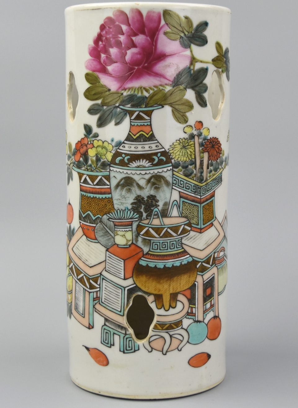 CHINESE FAMILLE ROSE HAT-STAND W/
