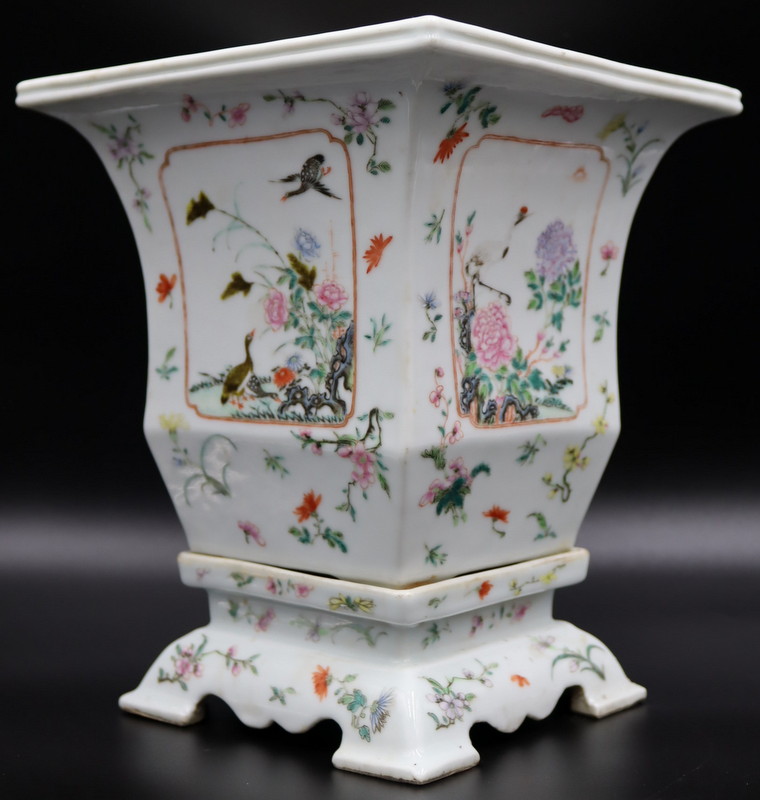 CHINESE FAMILLE ROSE JARDINIERE