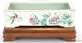 CHINESE FAMILLE ROSE JARDINIER