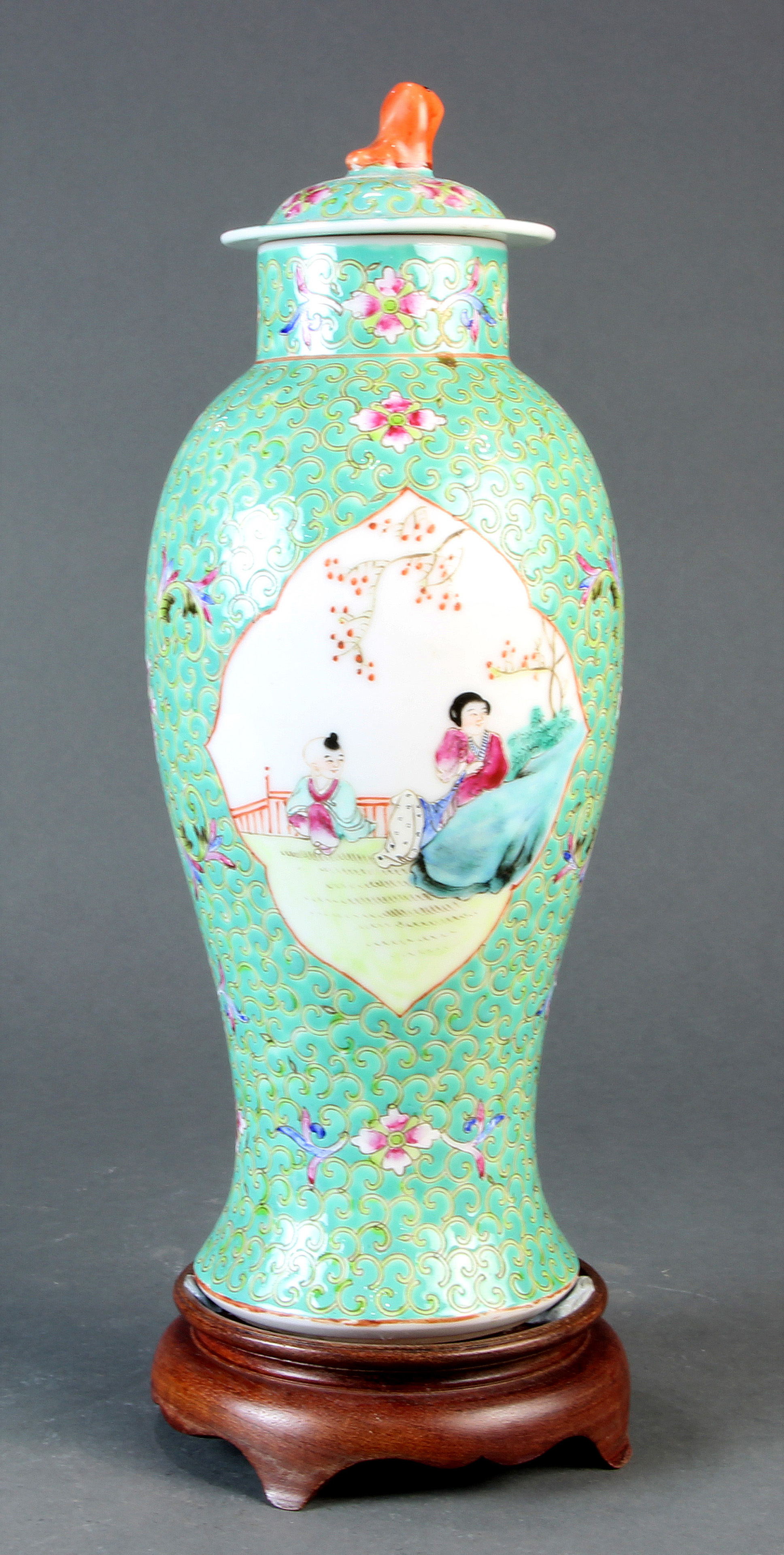 CHINESE FAMILLE ROSE LIDDED JAR