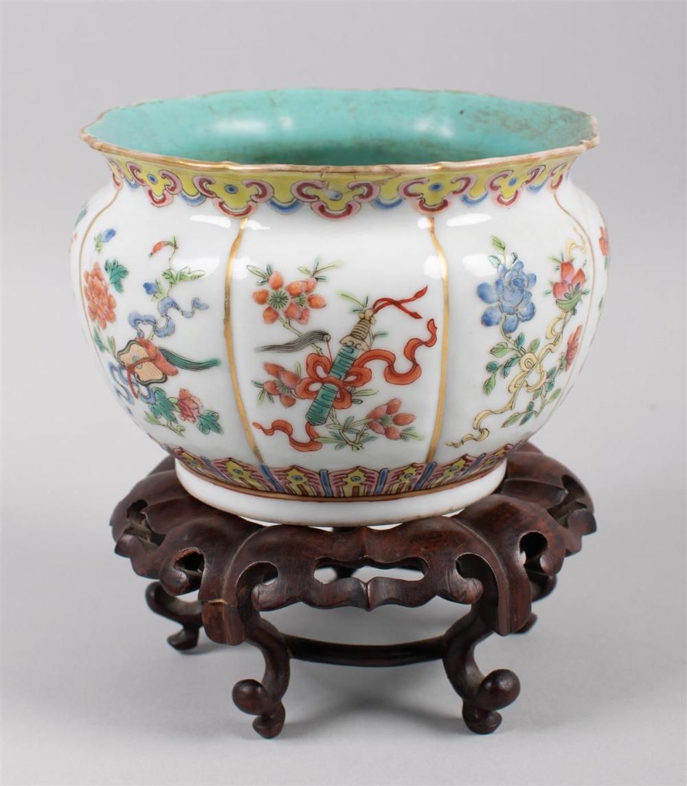 CHINESE FAMILLE ROSE LOBED LOW JAR,