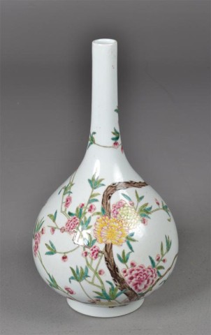 Chinese Famille Rose Long-Neck
