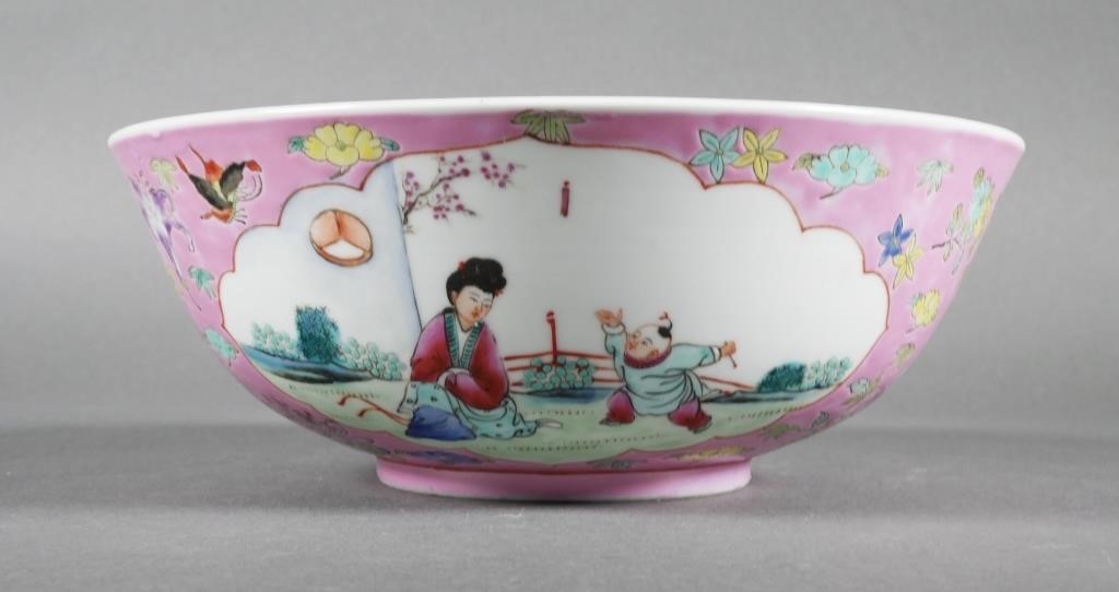 CHINESE FAMILLE ROSE MEDALLION