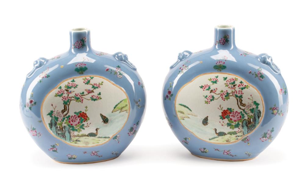 CHINESE FAMILLE ROSE MOONFLASK OR