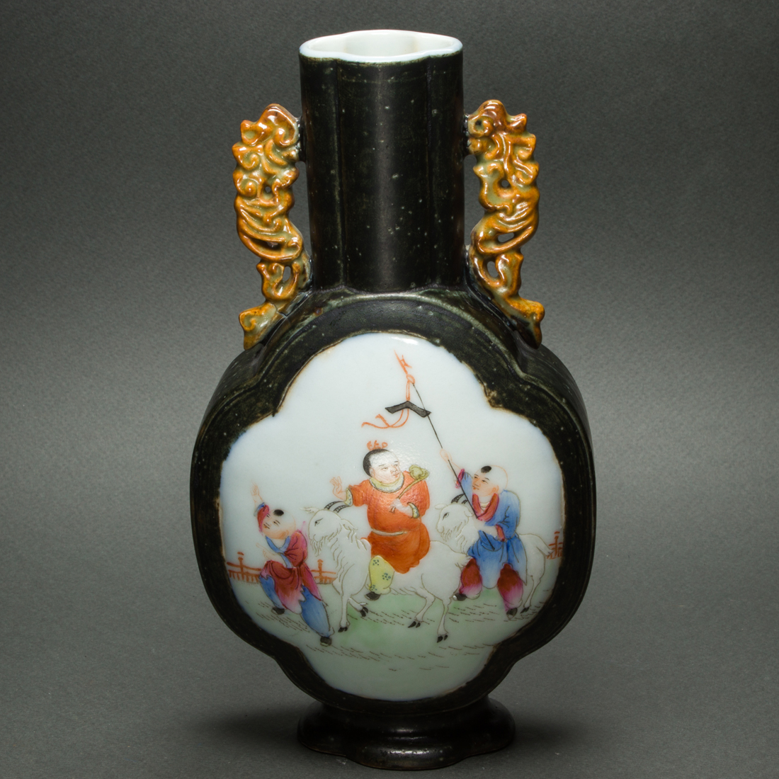 CHINESE FAMILLE ROSE MOONFLASK VASE